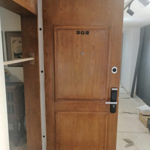 Puerta de Seguridad con Cerradura Inteligente 22